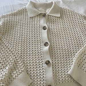 New w/out tags H &M cropped spring sweater Size L